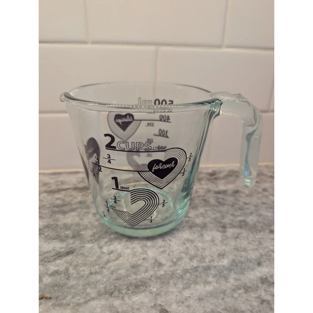 Pyrex Purple Hearts 2-Cup Measuring Cup – 